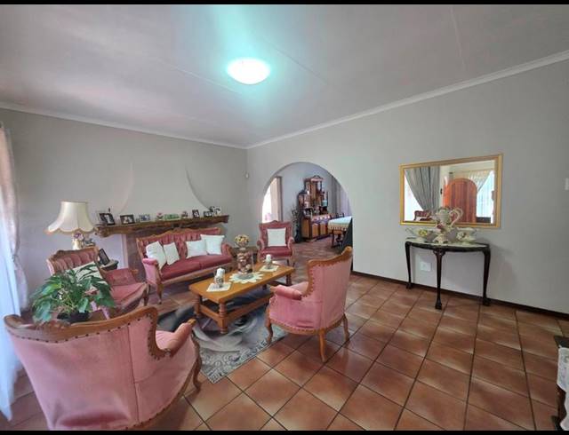 6 BEDROOM HOUSE FOR SALE IN FREEWAY PARK